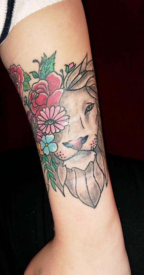 Löwe unterarm tattoo frau Löwen Tattoo