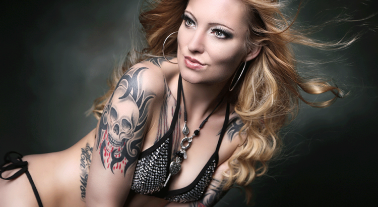 Erotikstar und Tattoomodel Kitty-Blair